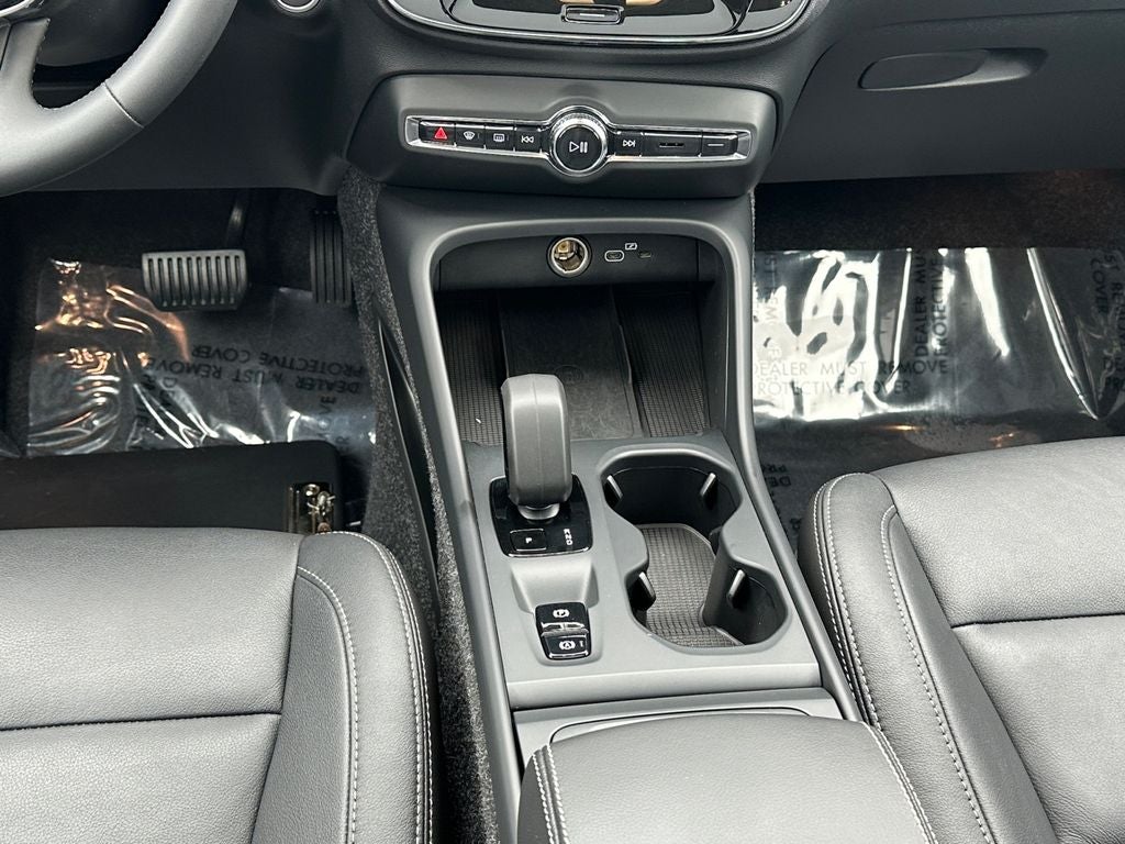 2025 Volvo XC40 B5 Core Volvo Certified