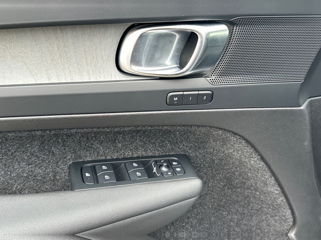 2025 Volvo XC40 B5 Core Volvo Certified