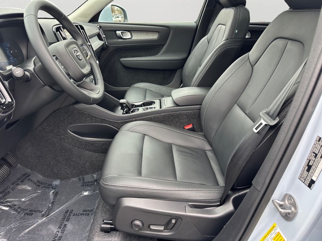 2025 Volvo XC40 B5 Core Volvo Certified