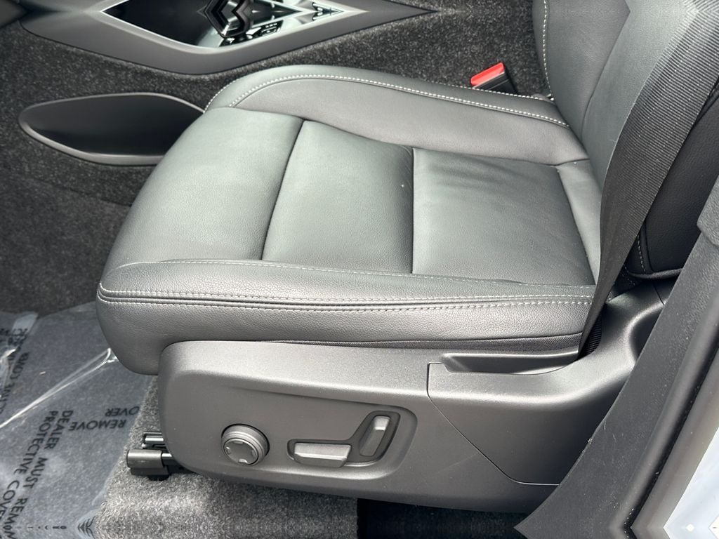 2025 Volvo XC40 B5 Core Volvo Certified