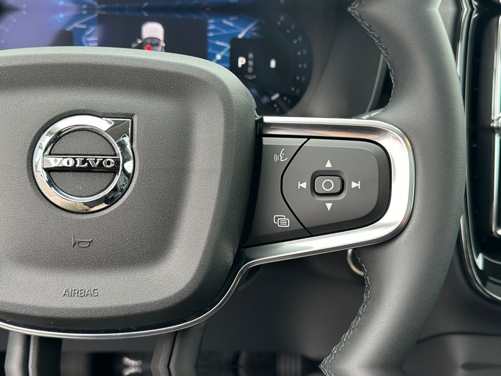 2025 Volvo XC40 B5 Core Volvo Certified