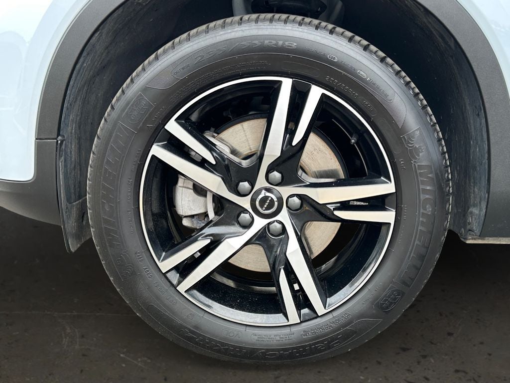 2025 Volvo XC40 B5 Core Volvo Certified
