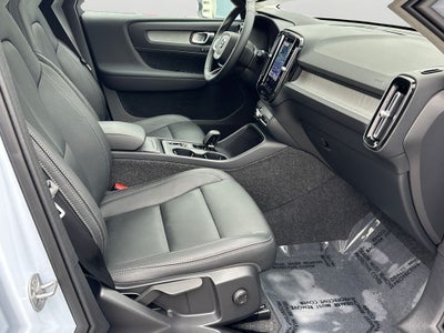 2025 Volvo XC40 B5 Core Volvo Certified