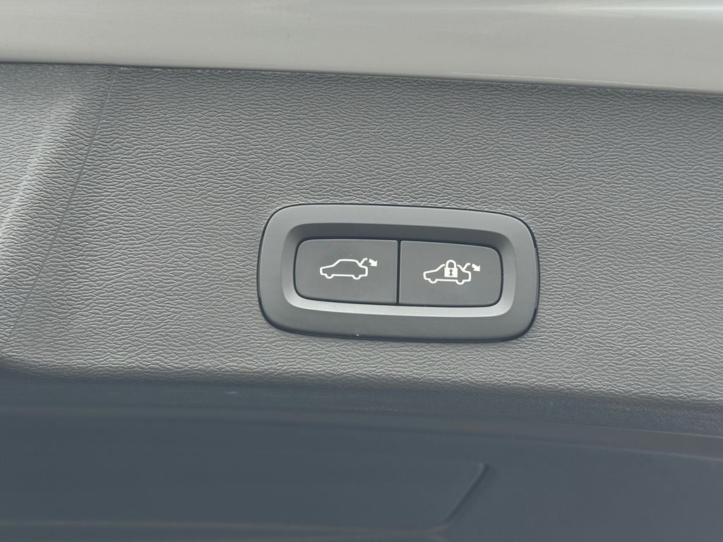 2025 Volvo XC40 B5 Core Volvo Certified