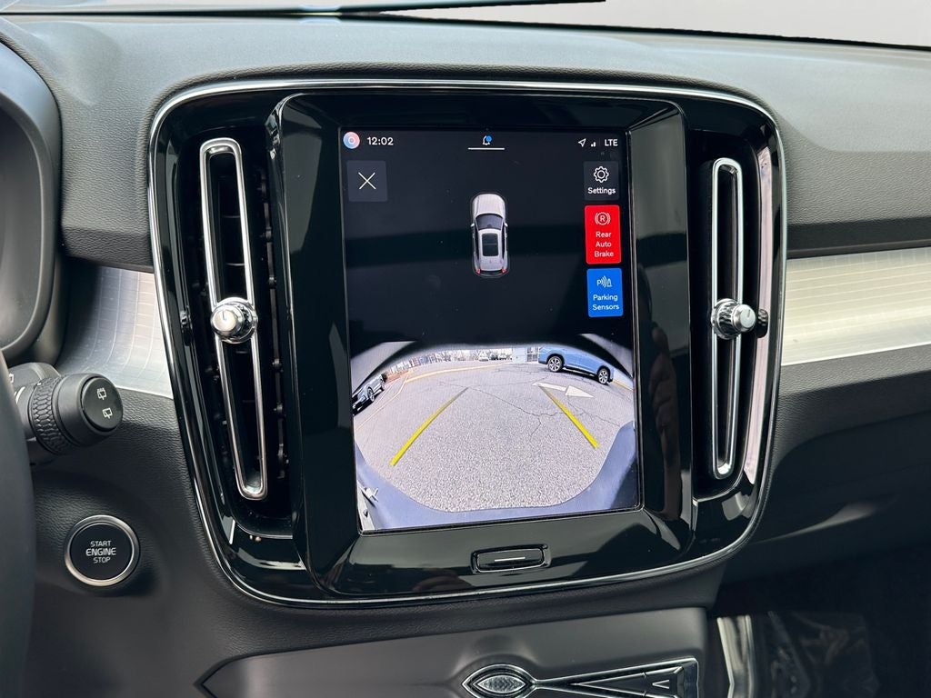 2025 Volvo XC40 B5 Core Volvo Certified