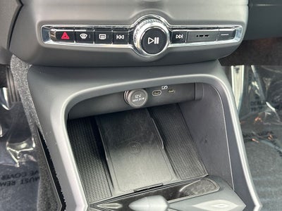 2025 Volvo XC40 B5 Core Volvo Certified