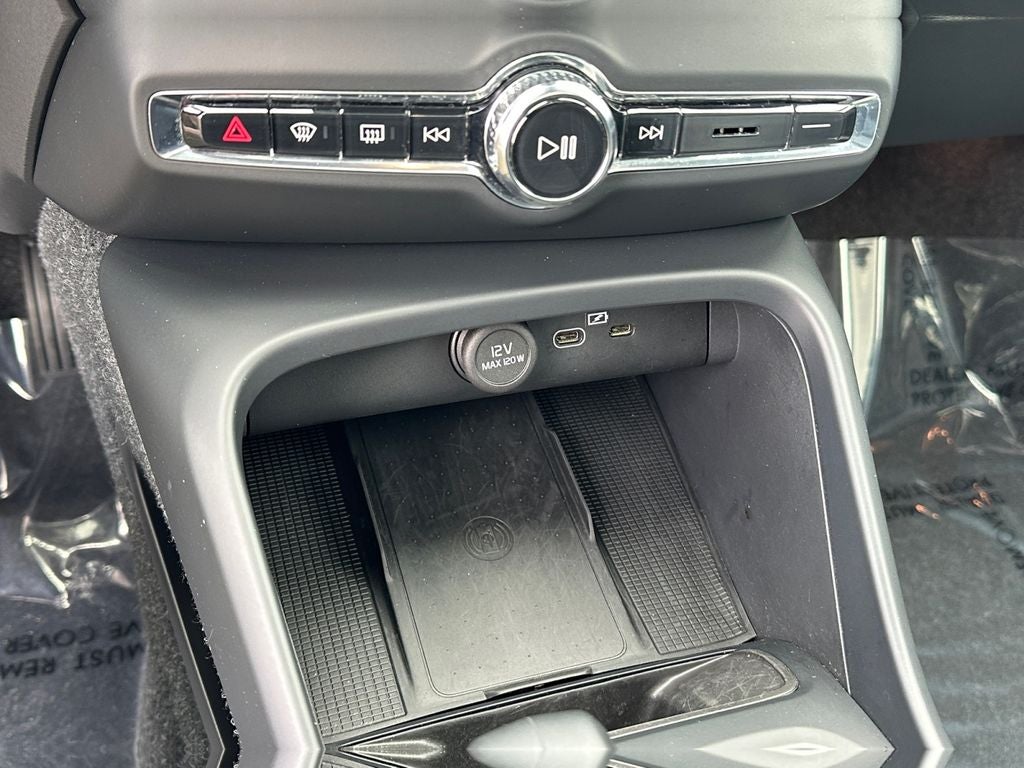 2025 Volvo XC40 B5 Core Volvo Certified