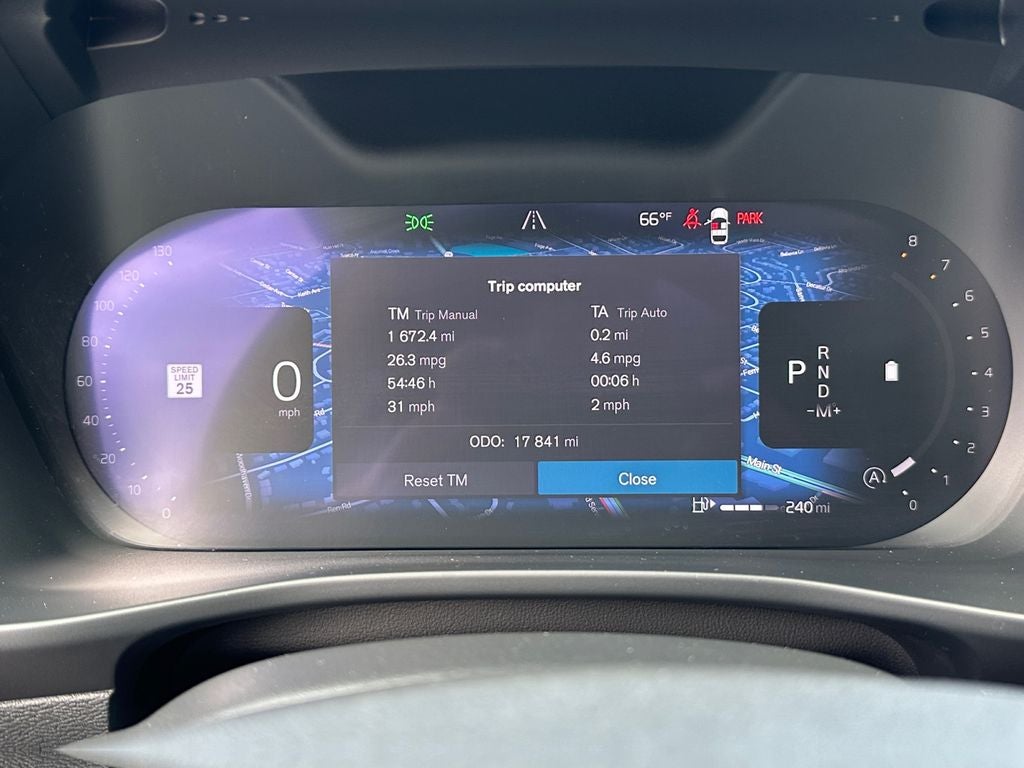 2025 Volvo XC40 B5 Core Volvo Certified