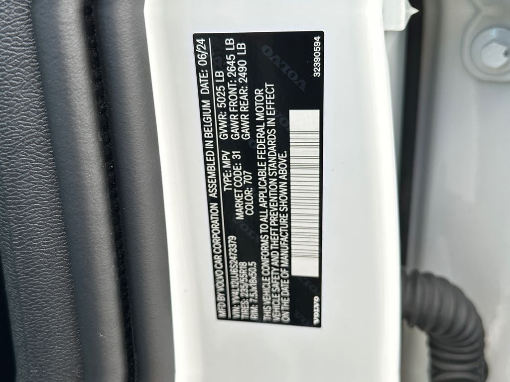 2025 Volvo XC40 B5 Core Volvo Certified