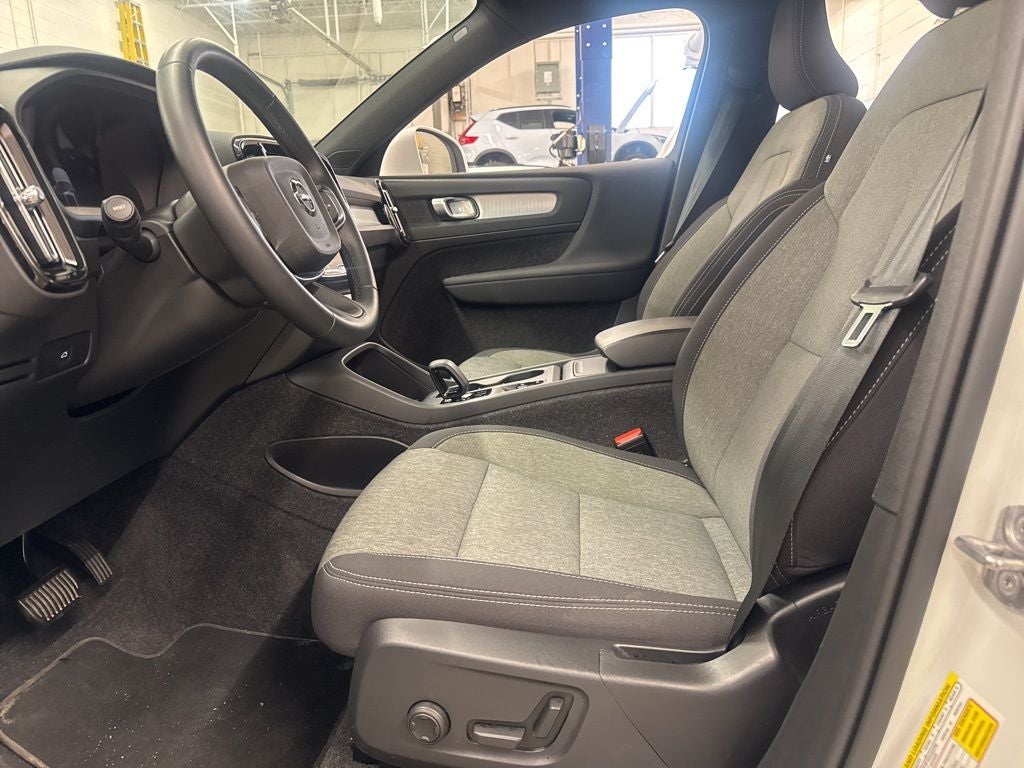 2025 Volvo XC40 B5 Core Volvo Certified