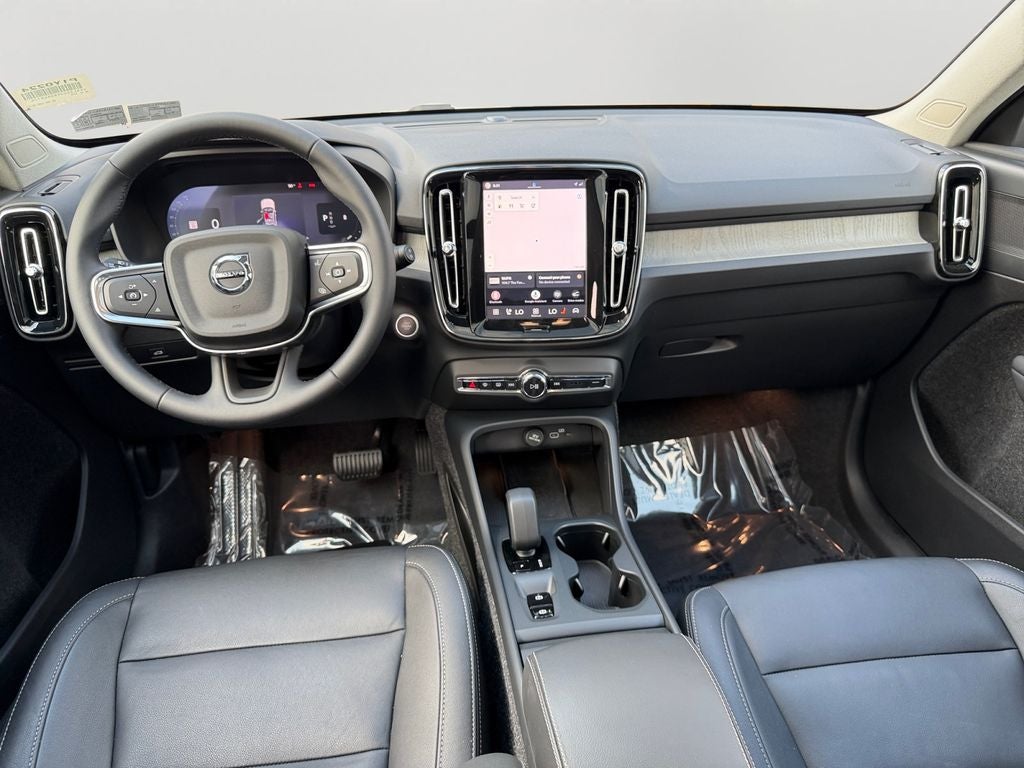 2025 Volvo XC40 B5 Core