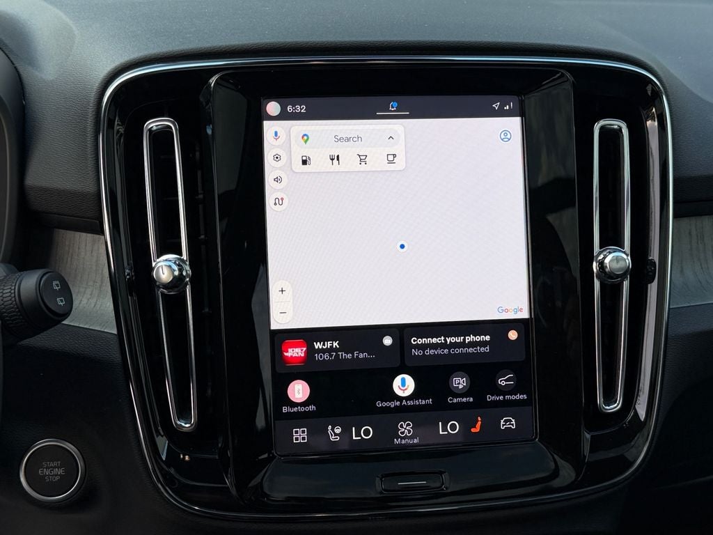 2025 Volvo XC40 B5 Core