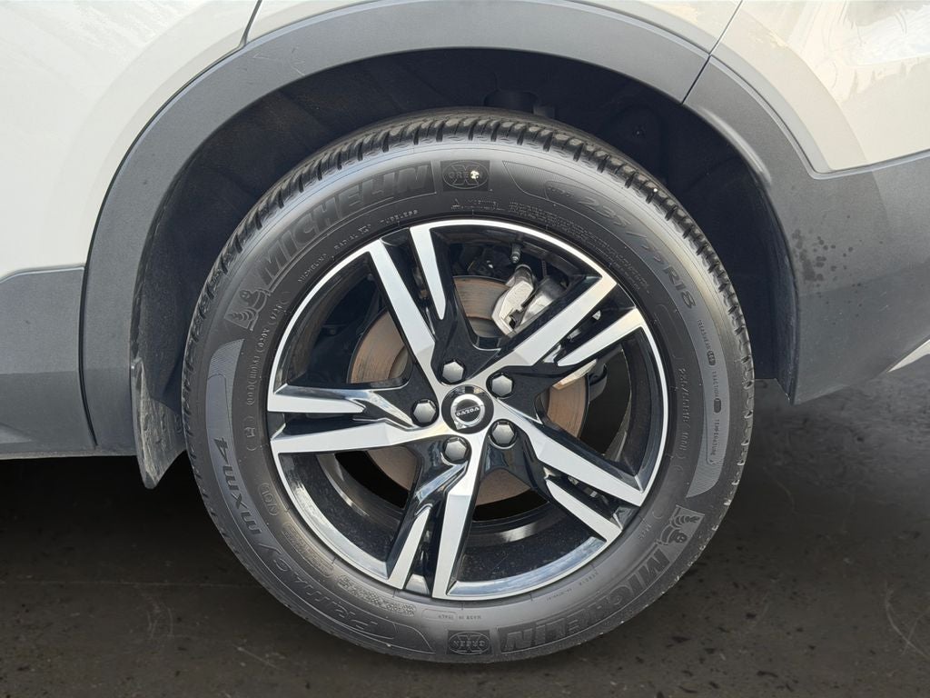2025 Volvo XC40 B5 Core