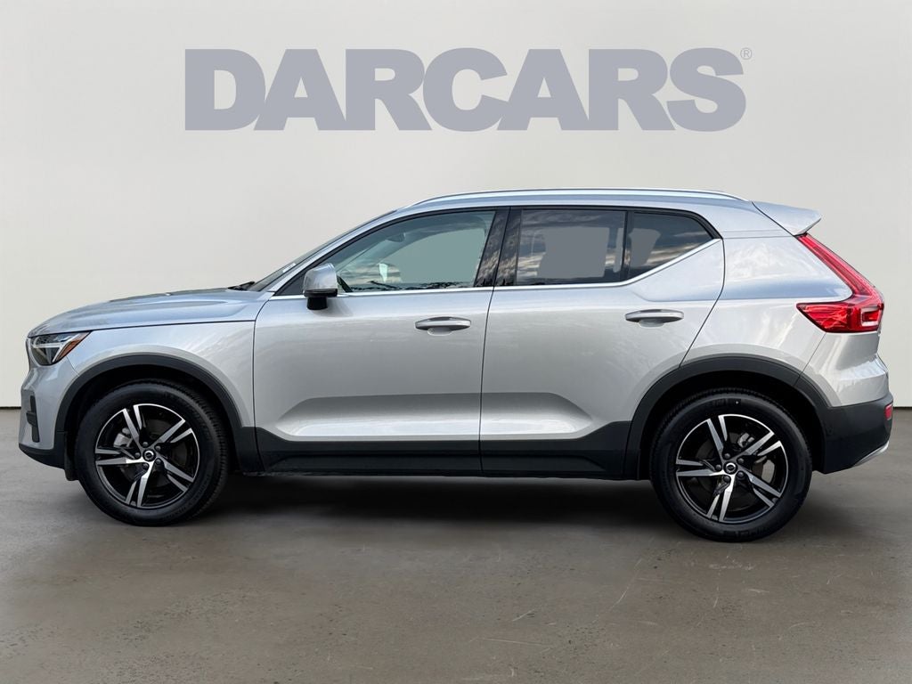 2025 Volvo XC40 B5 Core