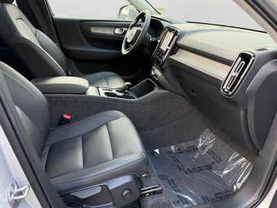2025 Volvo XC40 B5 Core
