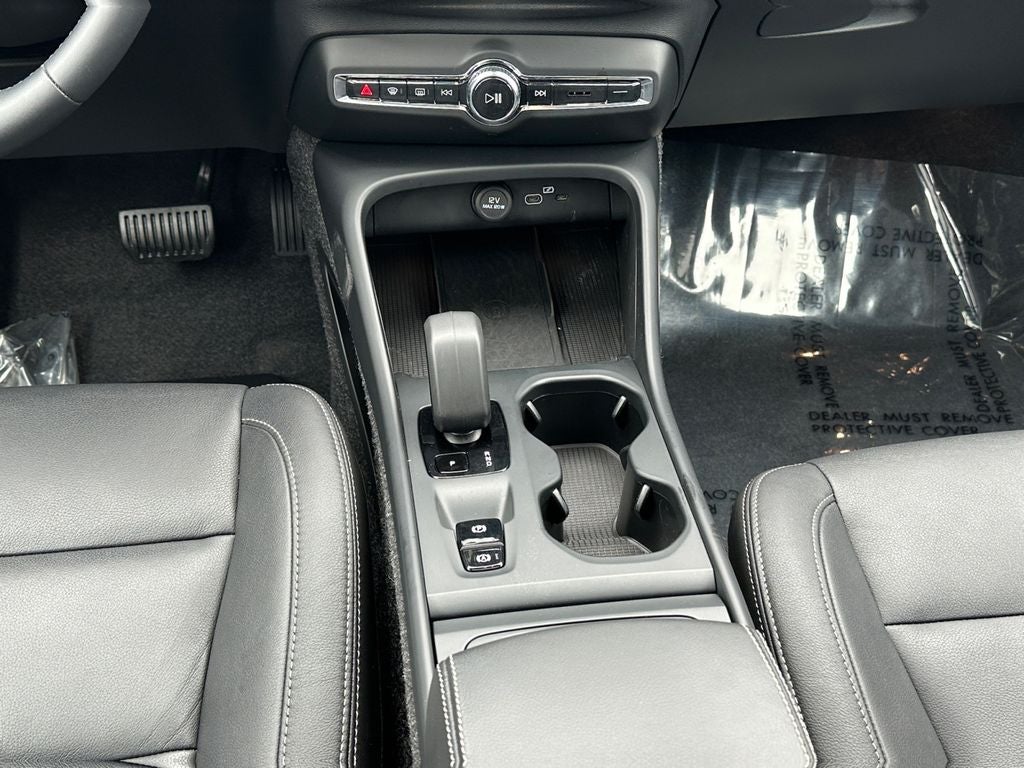2025 Volvo XC40 B5 Core Volvo Certified
