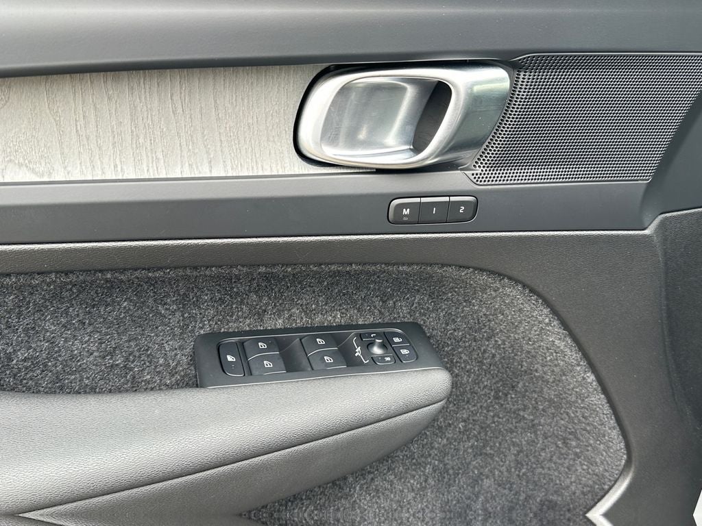 2025 Volvo XC40 B5 Core Volvo Certified