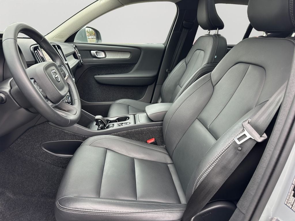 2025 Volvo XC40 B5 Core Volvo Certified