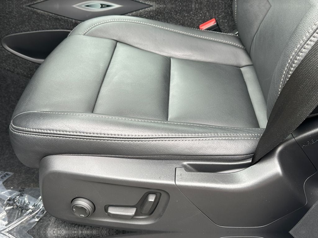 2025 Volvo XC40 B5 Core Volvo Certified