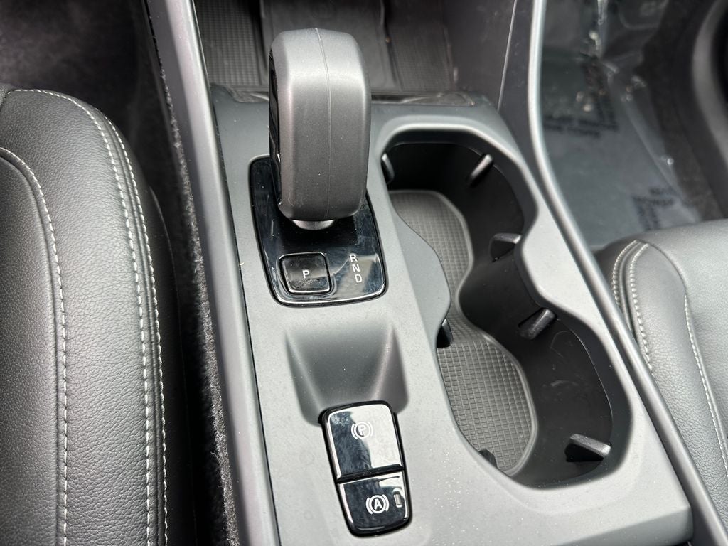 2025 Volvo XC40 B5 Core Volvo Certified