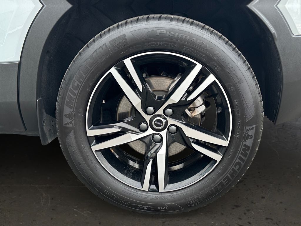 2025 Volvo XC40 B5 Core Volvo Certified