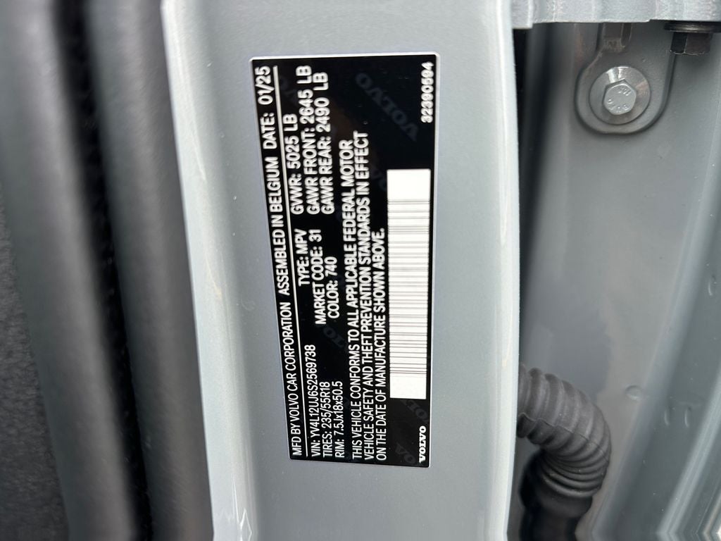 2025 Volvo XC40 B5 Core Volvo Certified