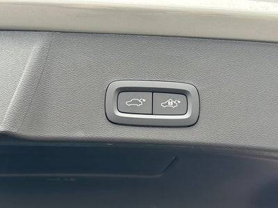 2025 Volvo XC40 B5 Core Volvo Certified