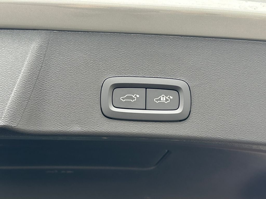 2025 Volvo XC40 B5 Core Volvo Certified