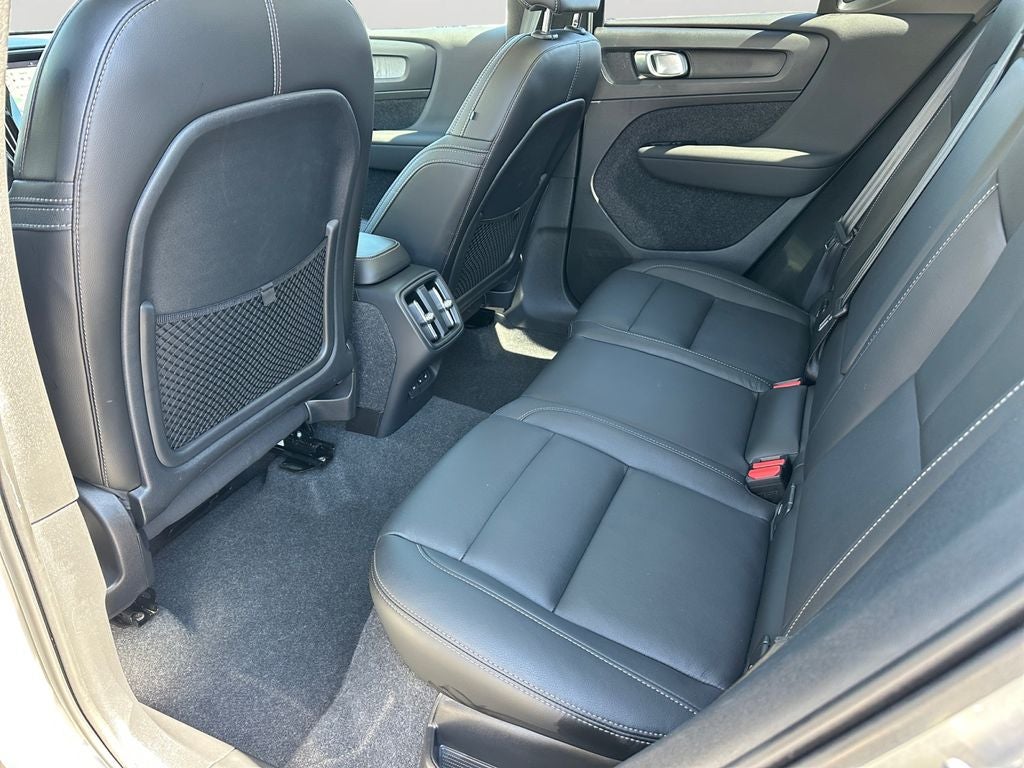 2025 Volvo XC40 B5 Core Volvo Certified