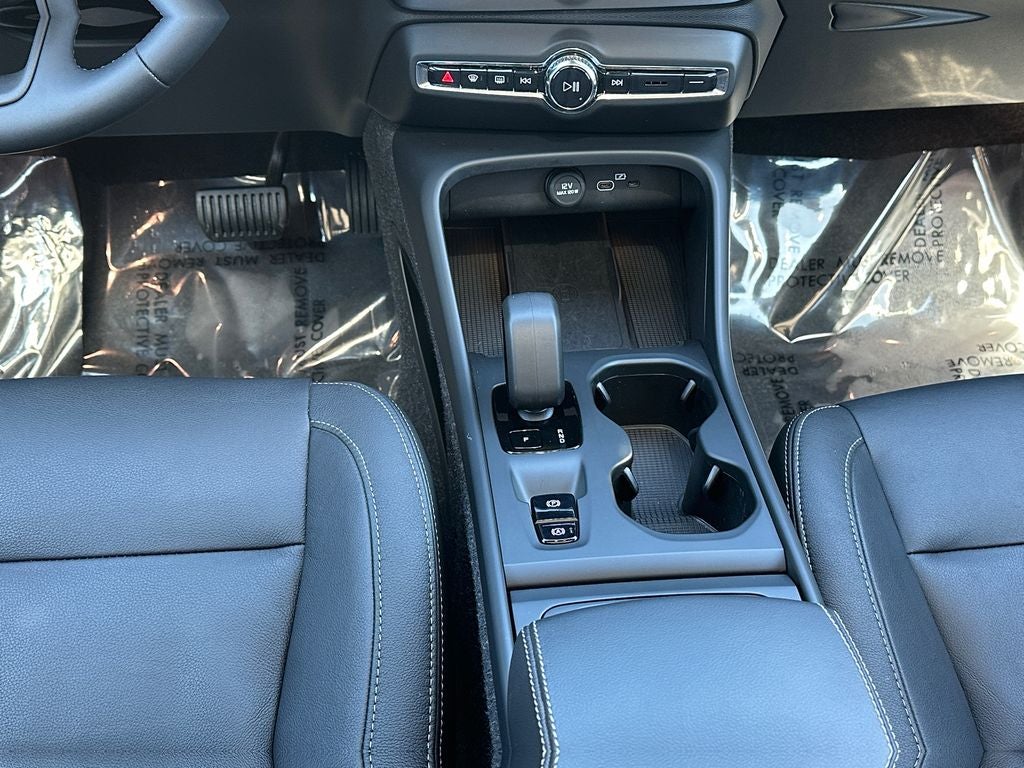 2025 Volvo XC40 B5 Core Volvo Certified