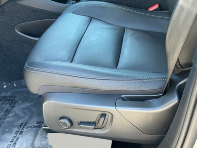 2025 Volvo XC40 B5 Core Volvo Certified