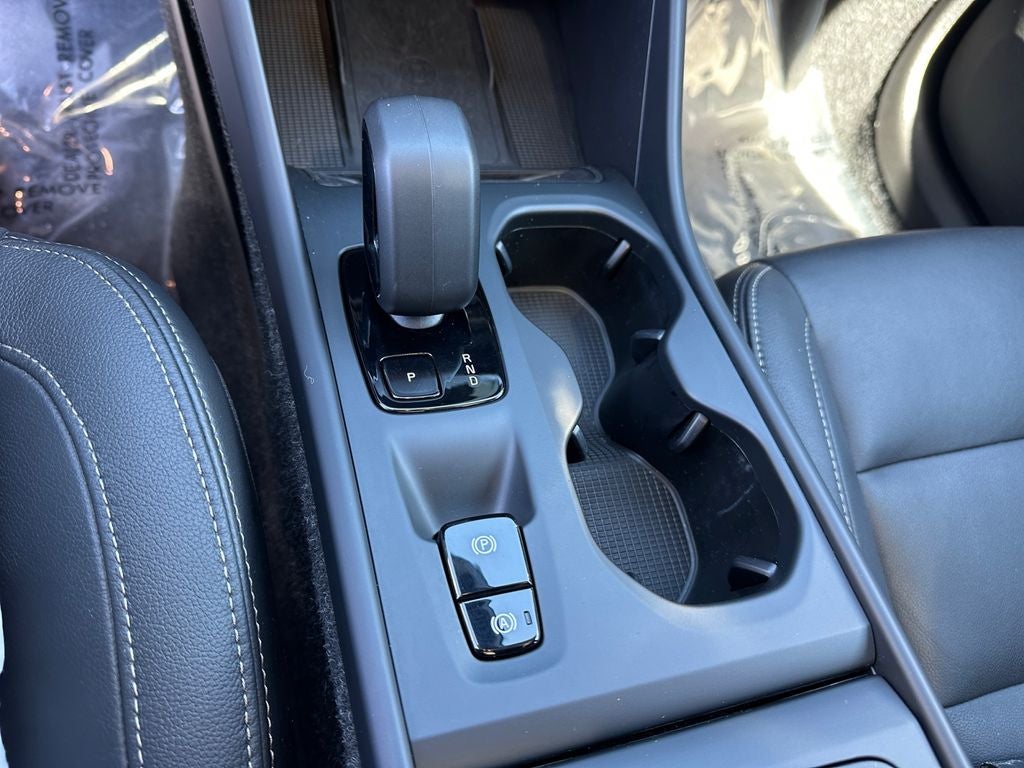 2025 Volvo XC40 B5 Core Volvo Certified