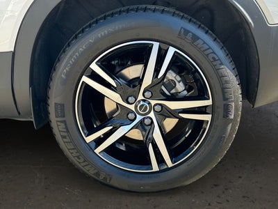 2025 Volvo XC40 B5 Core Volvo Certified