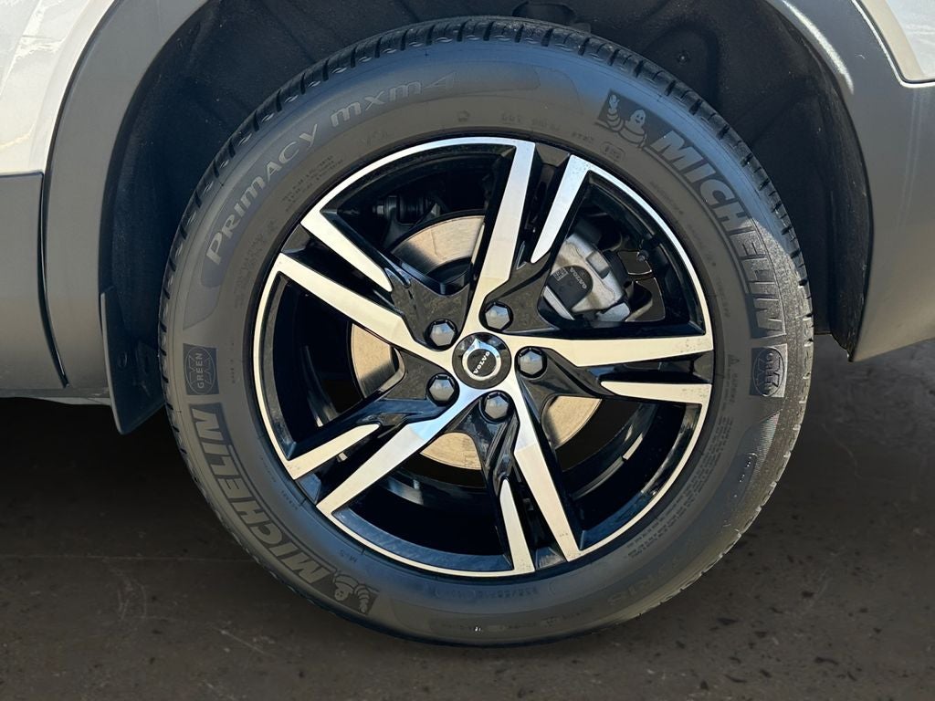 2025 Volvo XC40 B5 Core Volvo Certified