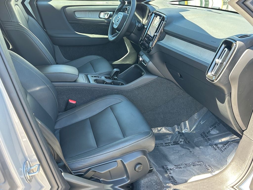 2025 Volvo XC40 B5 Core Volvo Certified