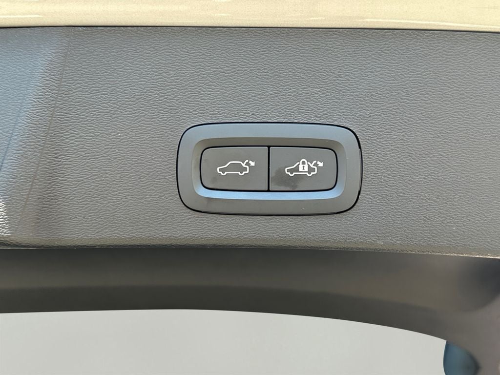 2025 Volvo XC40 B5 Core Volvo Certified