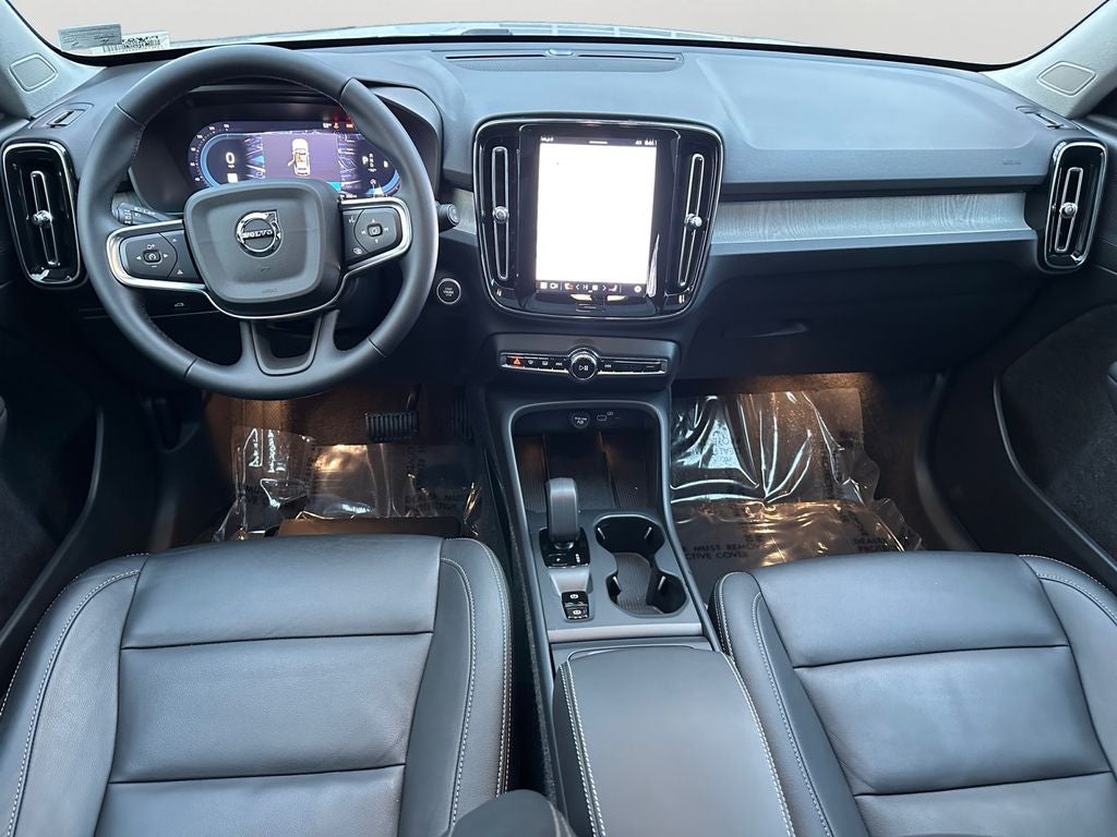 2025 Volvo XC40 B5 Core Volvo Certified