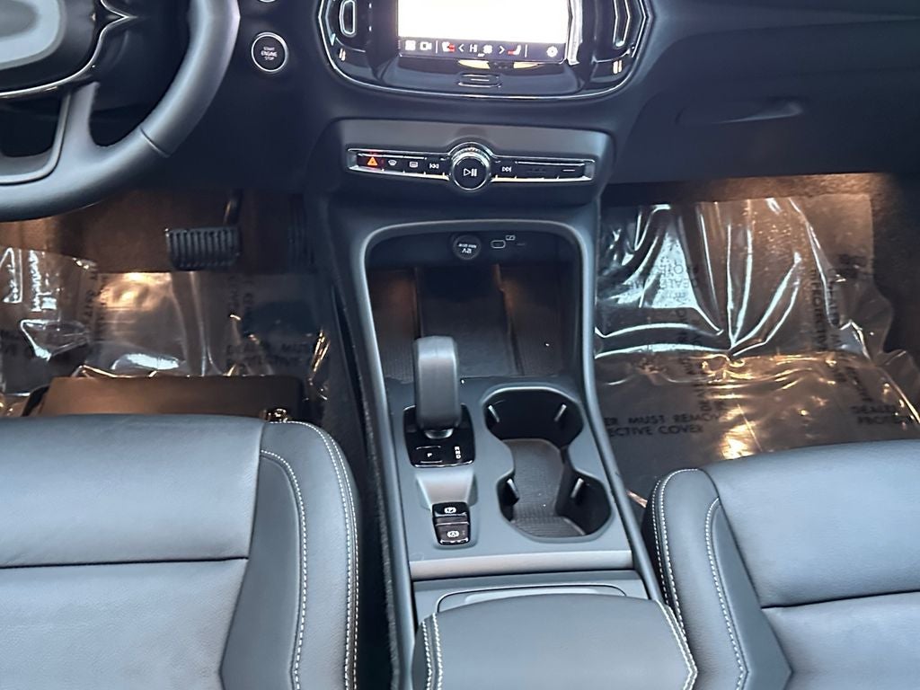 2025 Volvo XC40 B5 Core Volvo Certified