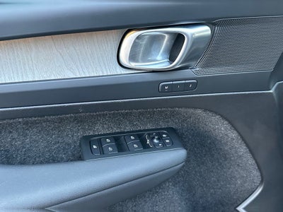 2025 Volvo XC40 B5 Core Volvo Certified