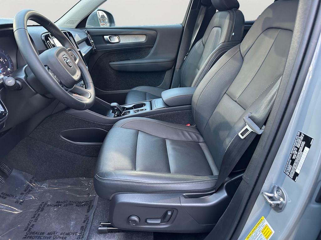 2025 Volvo XC40 B5 Core Volvo Certified