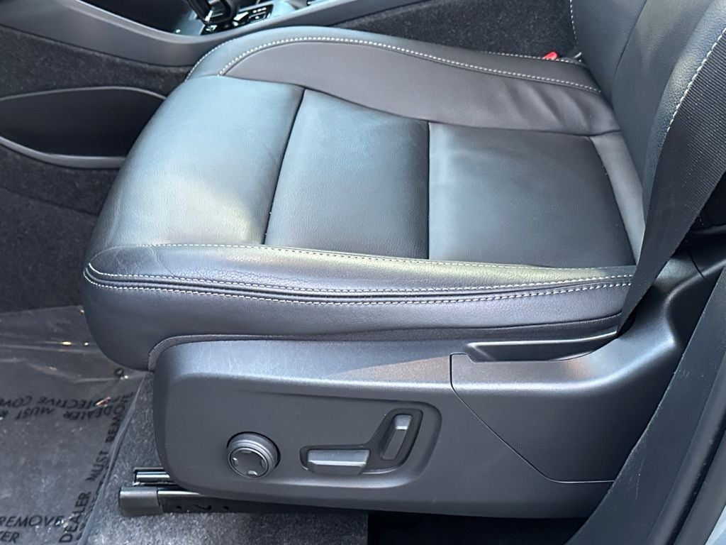 2025 Volvo XC40 B5 Core Volvo Certified