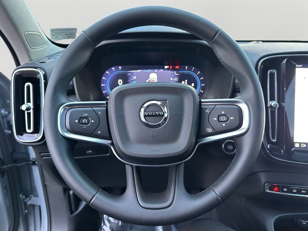 2025 Volvo XC40 B5 Core Volvo Certified