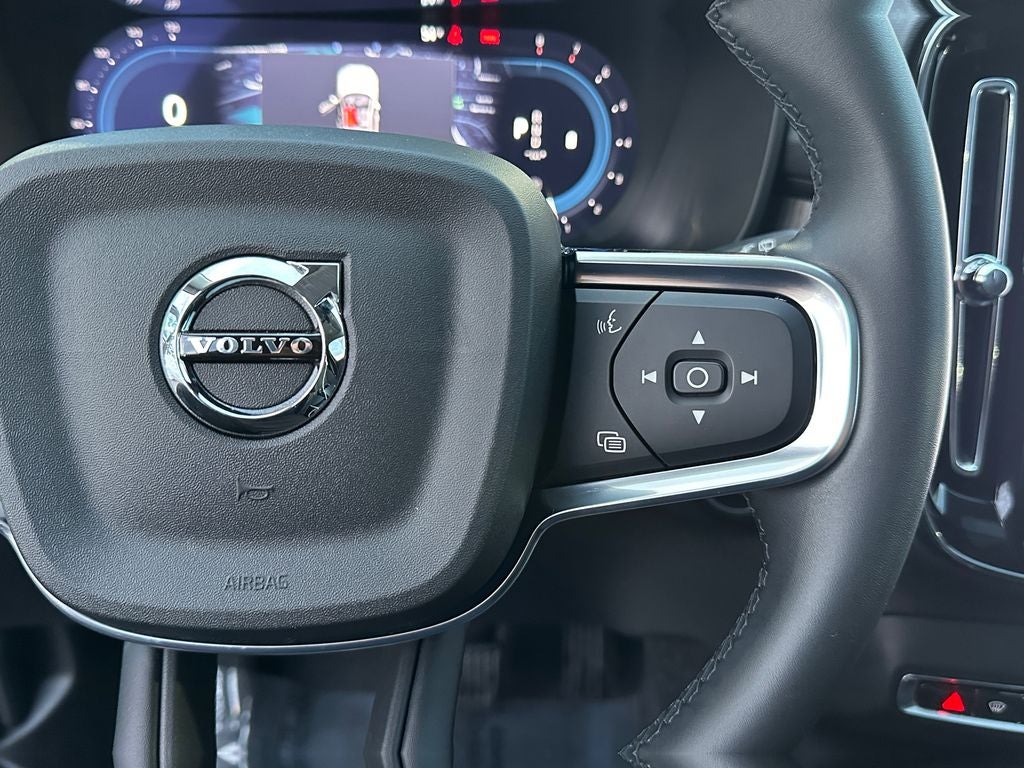 2025 Volvo XC40 B5 Core Volvo Certified