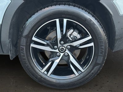 2025 Volvo XC40 B5 Core Volvo Certified