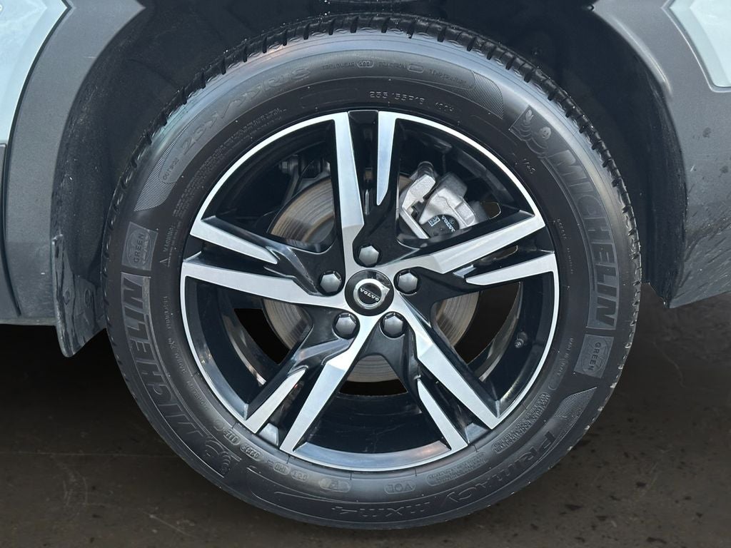 2025 Volvo XC40 B5 Core Volvo Certified
