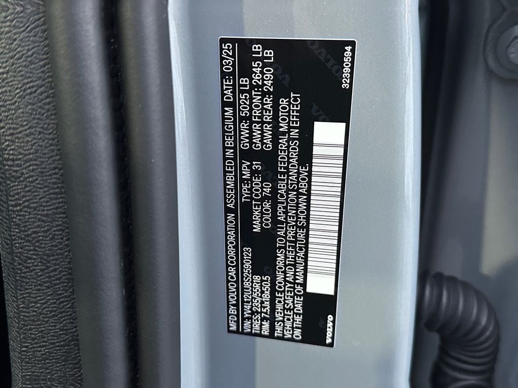 2025 Volvo XC40 B5 Core Volvo Certified