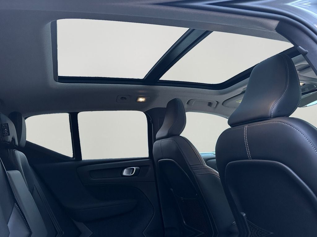 2025 Volvo XC40 B5 Core Volvo Certified