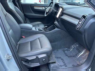 2025 Volvo XC40 B5 Core Volvo Certified