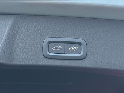 2025 Volvo XC40 B5 Core Volvo Certified