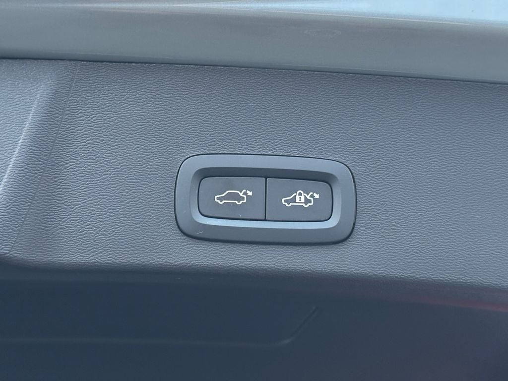 2025 Volvo XC40 B5 Core Volvo Certified